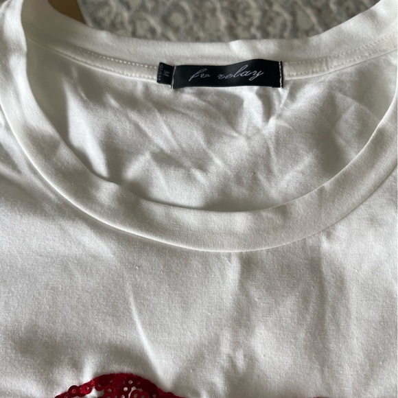 NWOT FV Relay Lip Biting Sequin Super Soft T-Shirt, Medium - Picture 4 of 4
